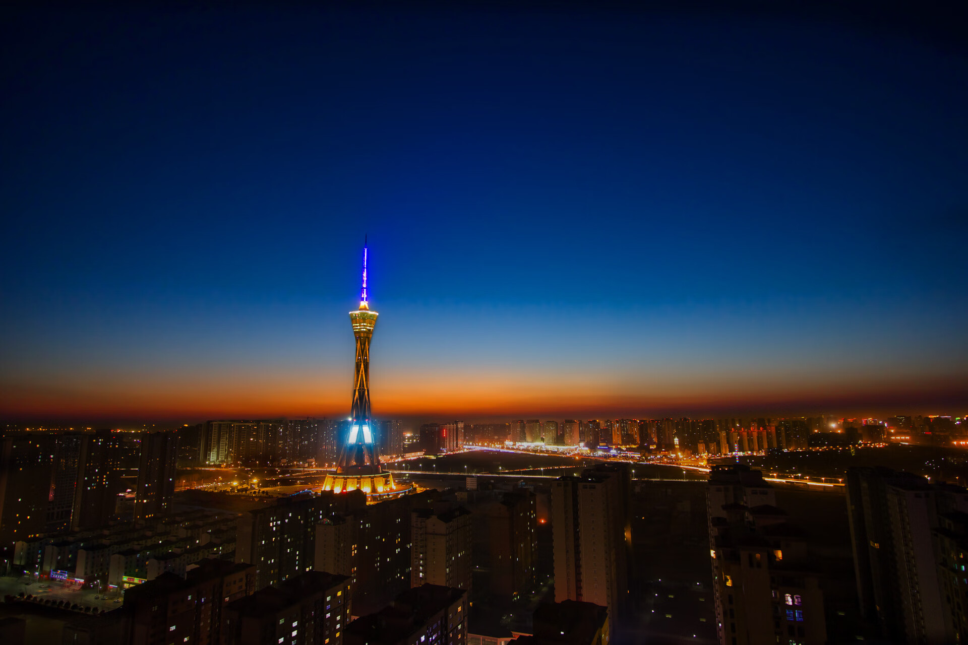 世界足球顶级教练研讨会顺利召开，2021世界足球教练